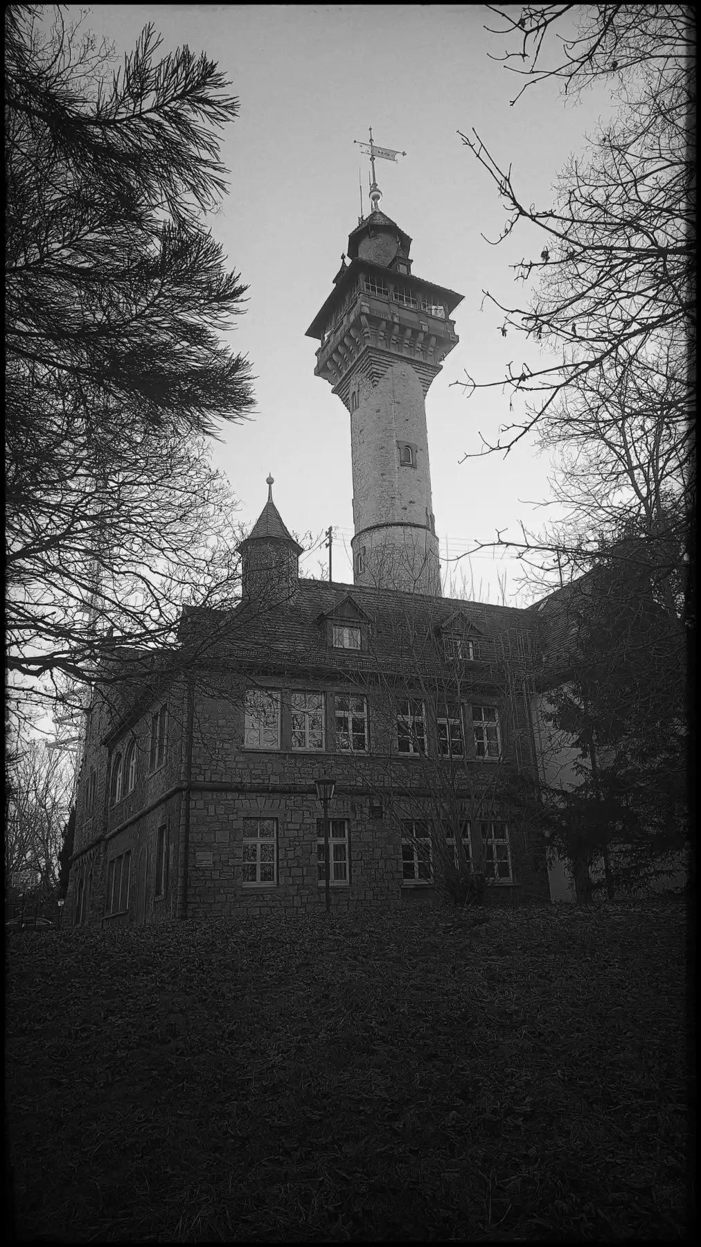 Architekturfoto: Frankenwarte auf dem Nikolausberg in Würzburg